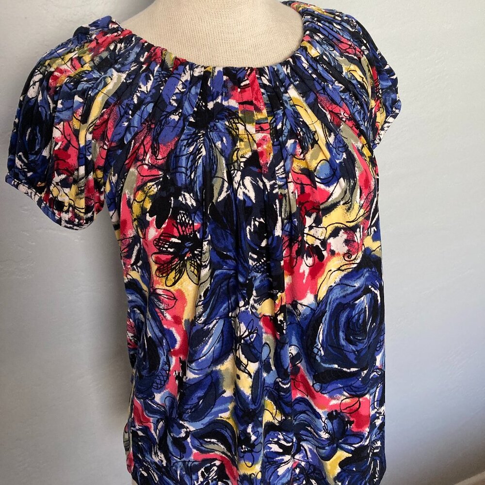 Colorful flowered top with scoop neck